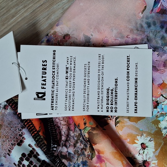 NWT KI Pro Performance Floral Workout Cropped Leggings Size S - Picture 6 of 6